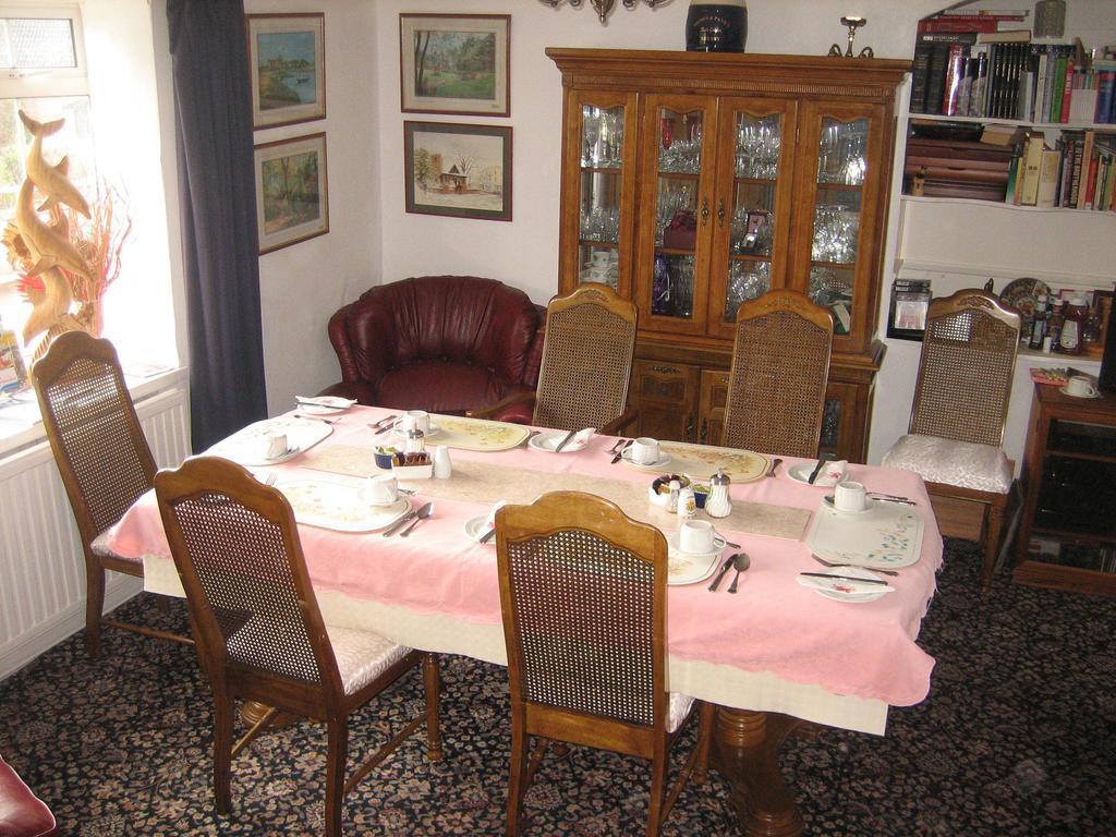 Four Seasons Guest House Pembrey Eksteriør bilde